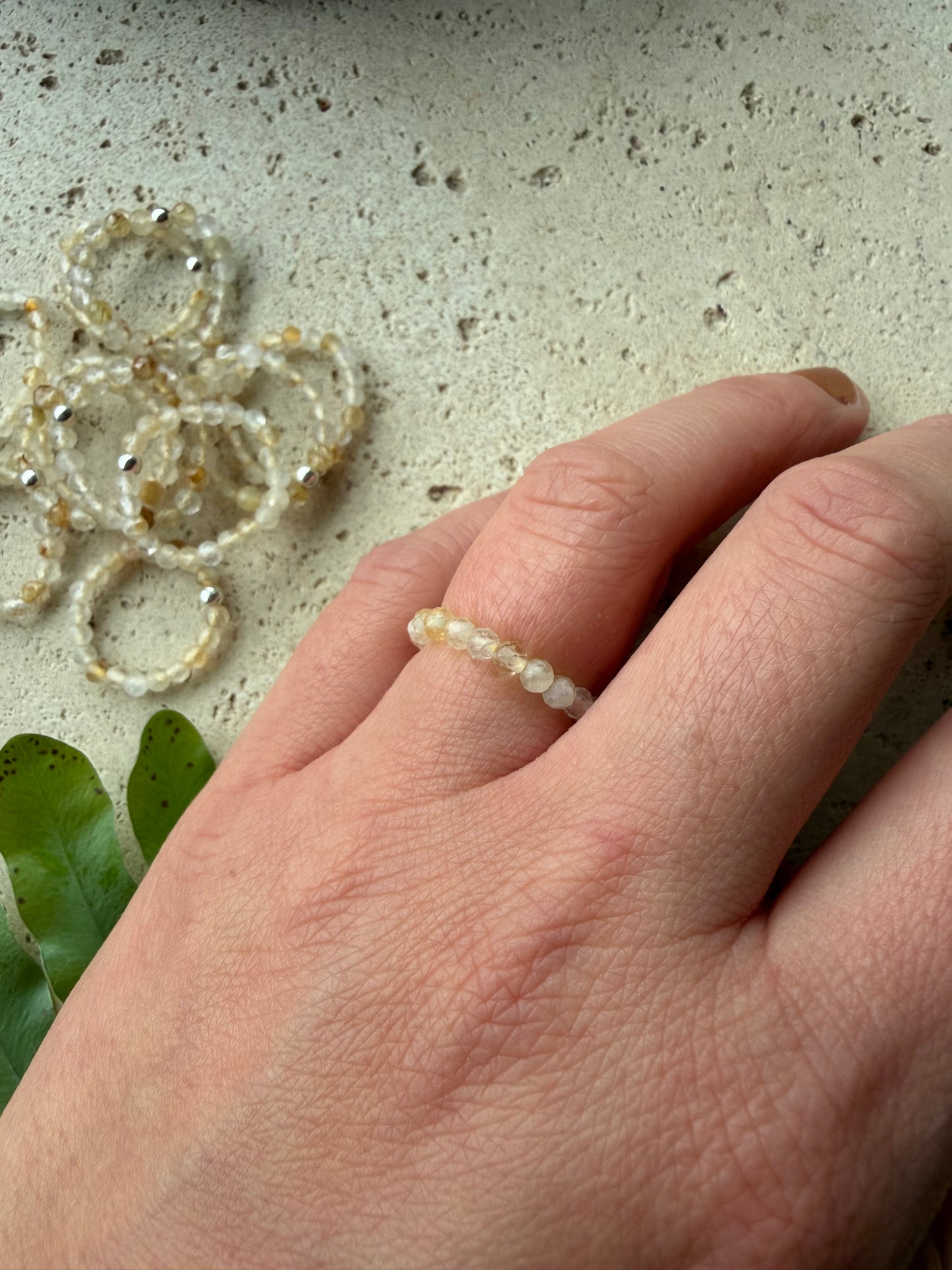 Rutilquarz Ring – facettierte Natursteinperlen | elastisch & flexibel