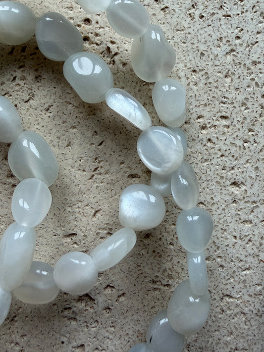 Weißer Mondstein Nuggetarmband