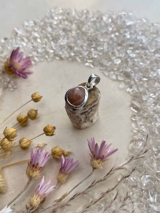 Mondstein Anhänger (925 Silber)