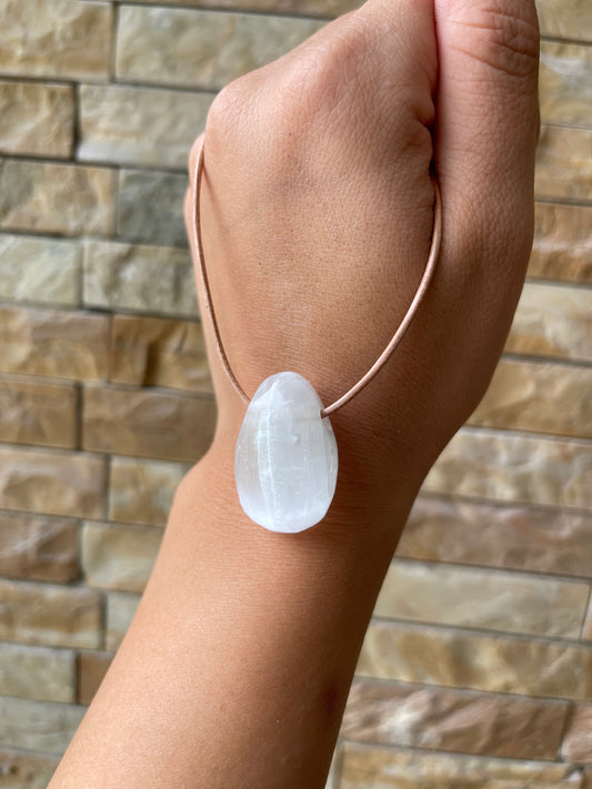 Selenit Tropfen Halskette