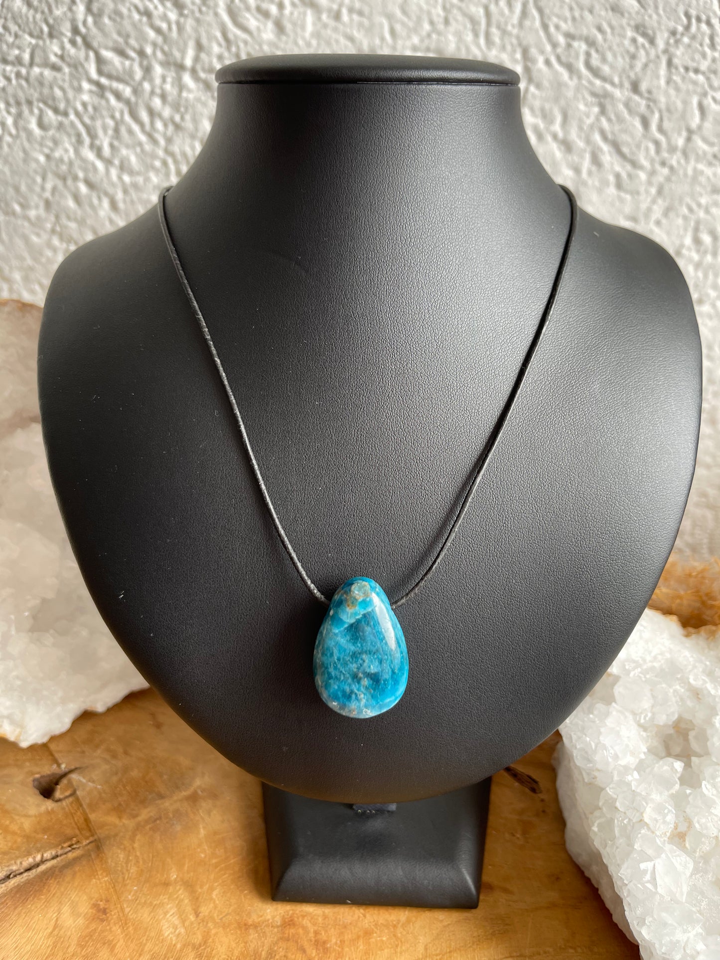 Apatit blau Tropfen Halskette