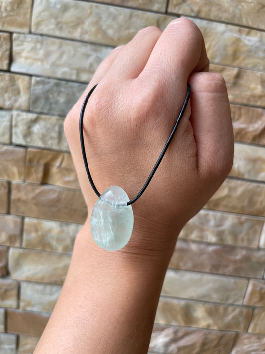 Fluorit grün Tropfen Halskette