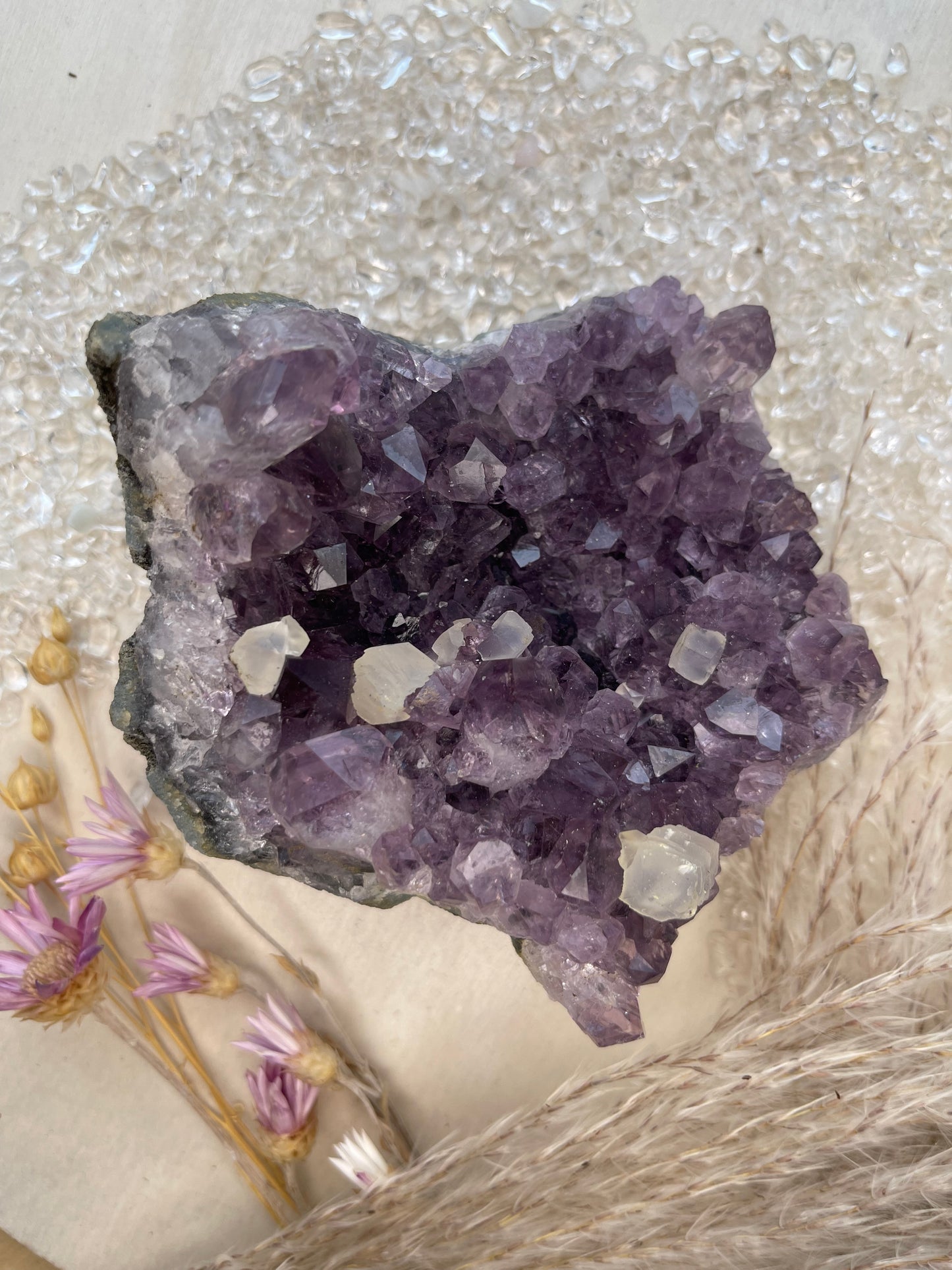 Amethyst Cluster (mit Calcit) Uruguay