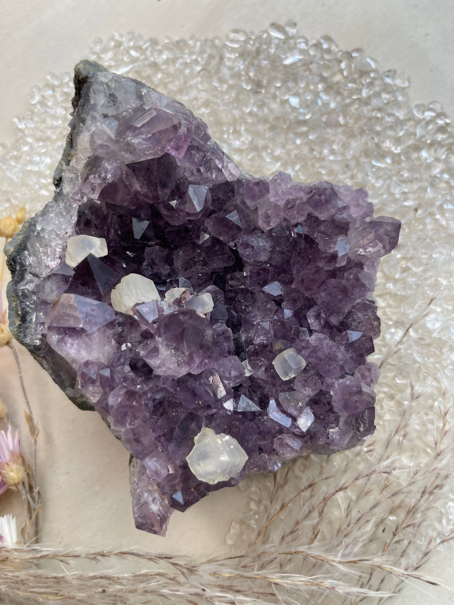 Amethyst Cluster (mit Calcit) Uruguay