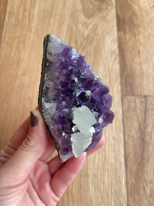 Amethyst Cluster mit Calcit Uruguay