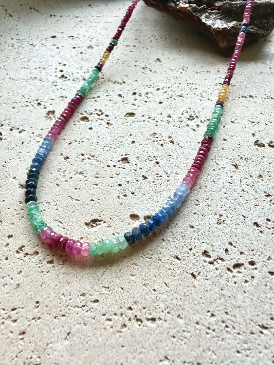 Rubin-Smaragd-Saphir Kombination - edle Halskette (Einzelstück)