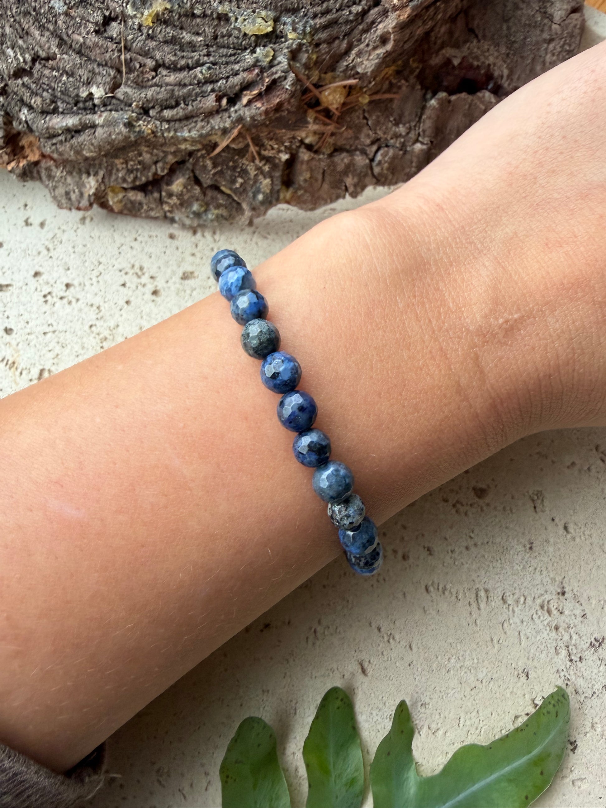 Dumortierit Armband 6 mm facettiert – Naturlichtmagie