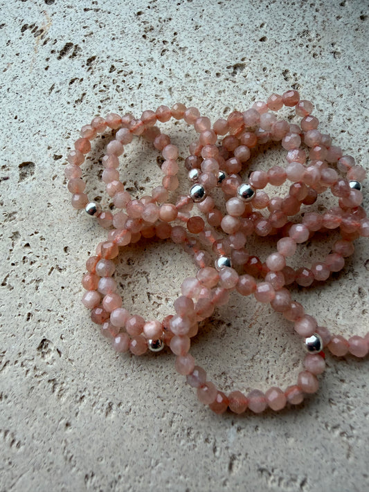 Sonnenstein Ring – facettierte Natursteinperlen | elastisch & flexibel