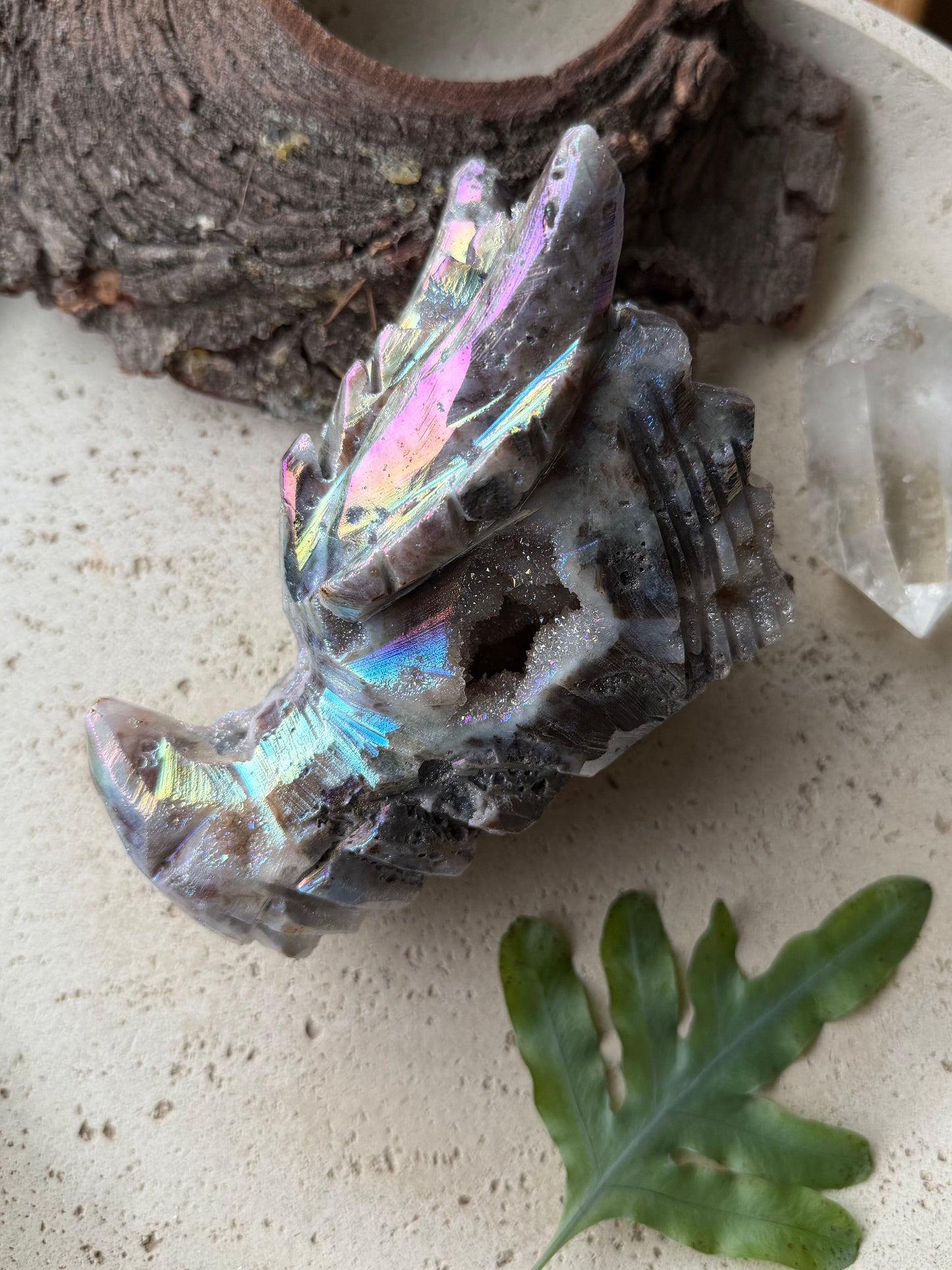 Aura-Quarz Drache – handgeschnitztes Unikat