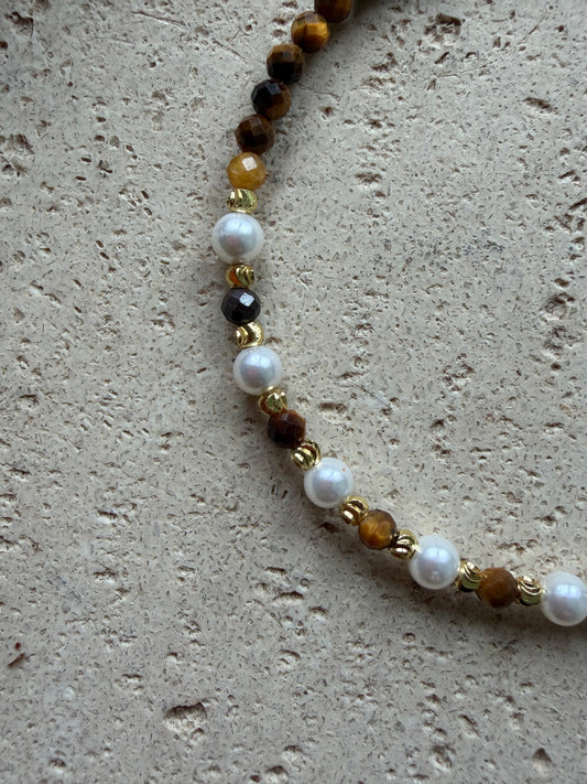 Tigerauge Armband mit facettierten Natursteinen und Süßwasserperlen – verstellbar, goldfarben