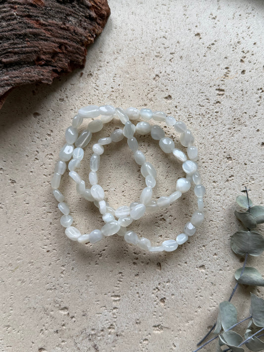 Weißer Mondstein Nuggetarmband