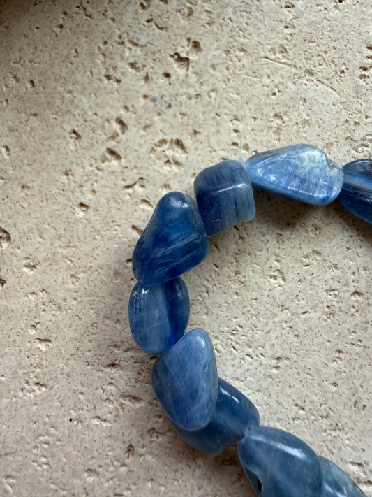 Kyanit Nuggetarmband